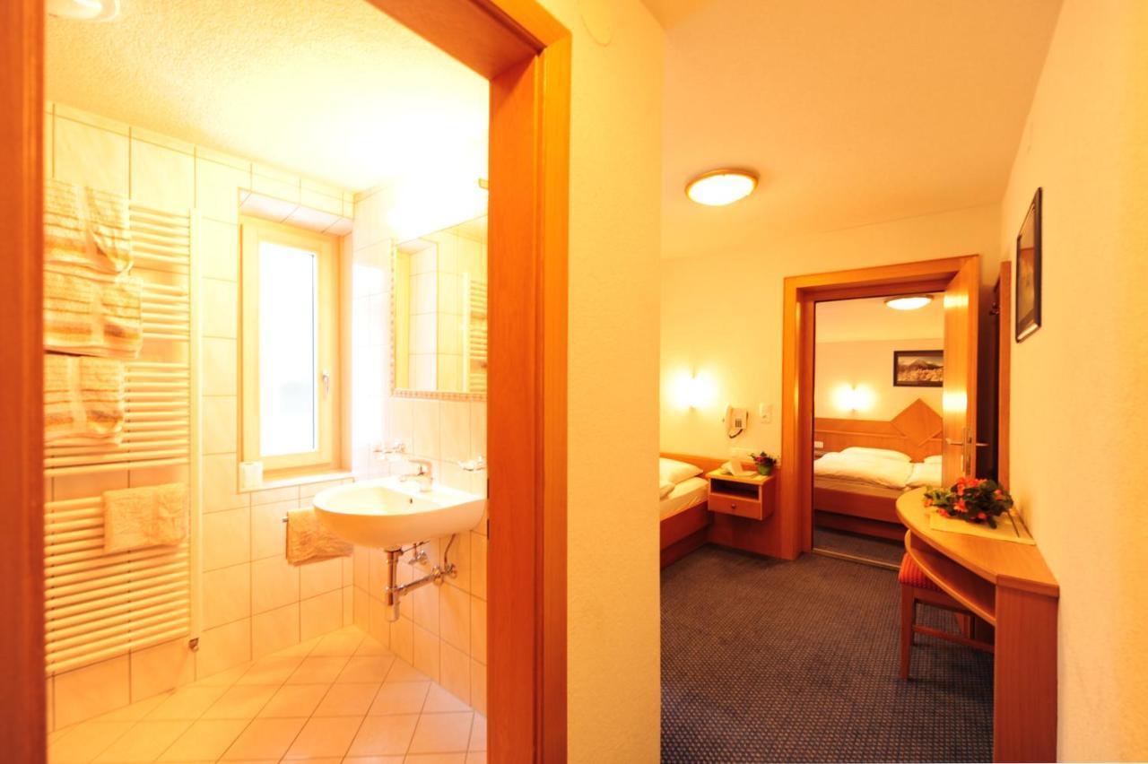Haus Enzian Bed & Breakfast Sankt Anton am Arlberg Room photo