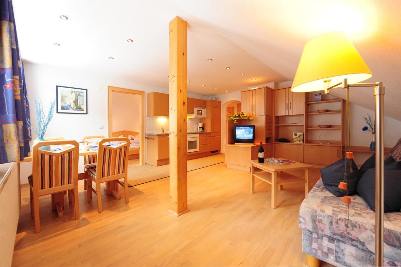 Haus Enzian Bed & Breakfast Sankt Anton am Arlberg Room photo