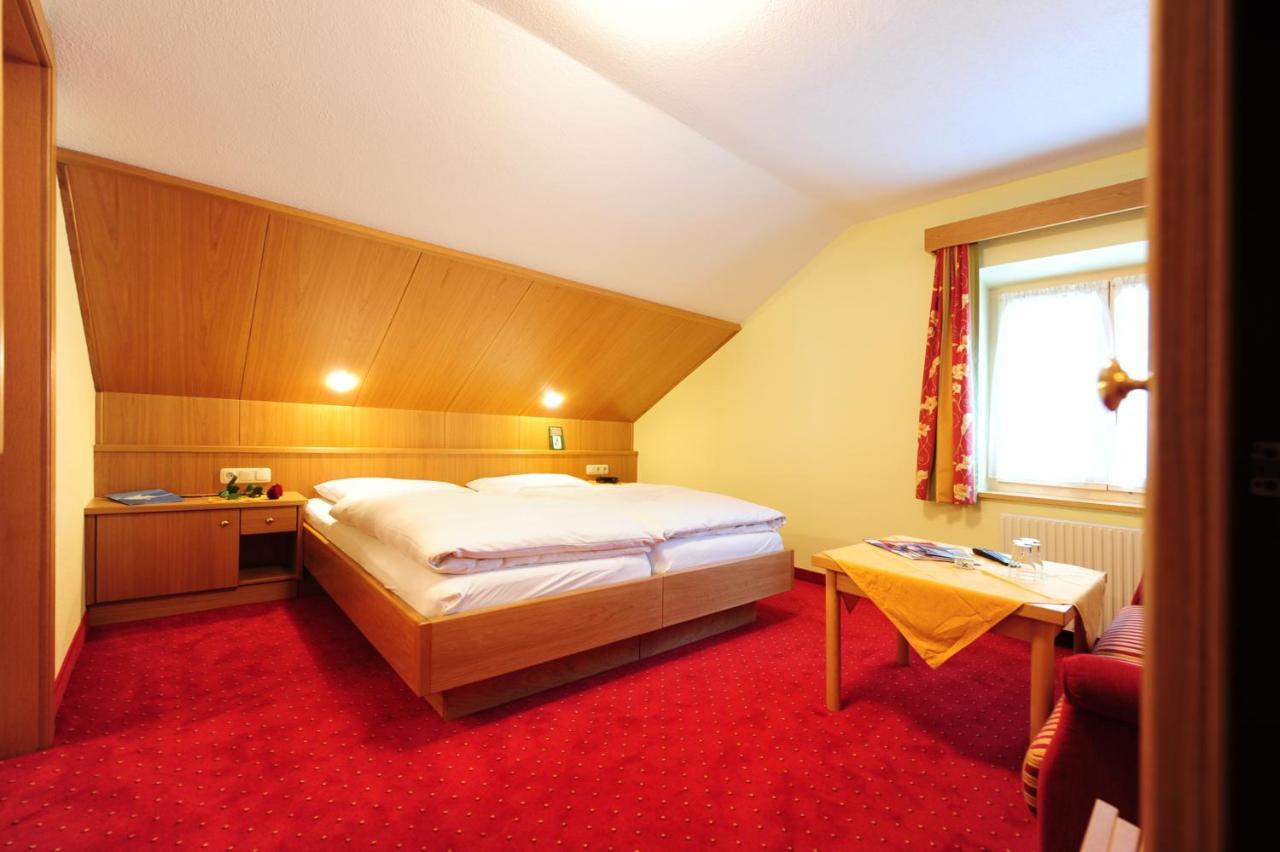 Haus Enzian Bed & Breakfast Sankt Anton am Arlberg Room photo