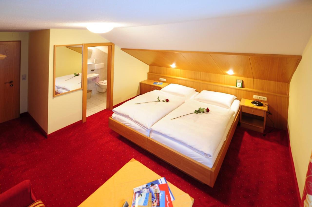 Haus Enzian Bed & Breakfast Sankt Anton am Arlberg Room photo