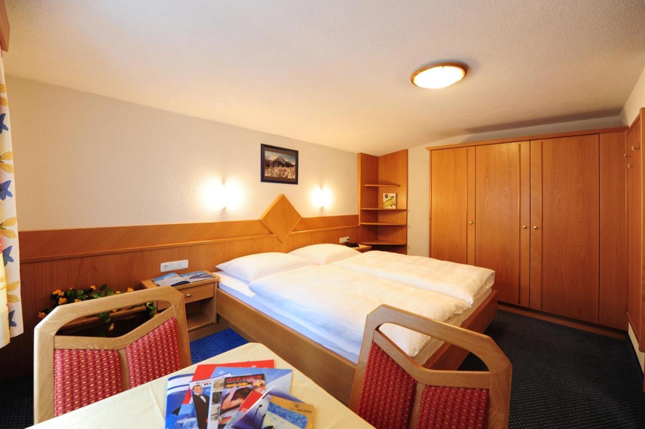 Haus Enzian Bed & Breakfast Sankt Anton am Arlberg Room photo