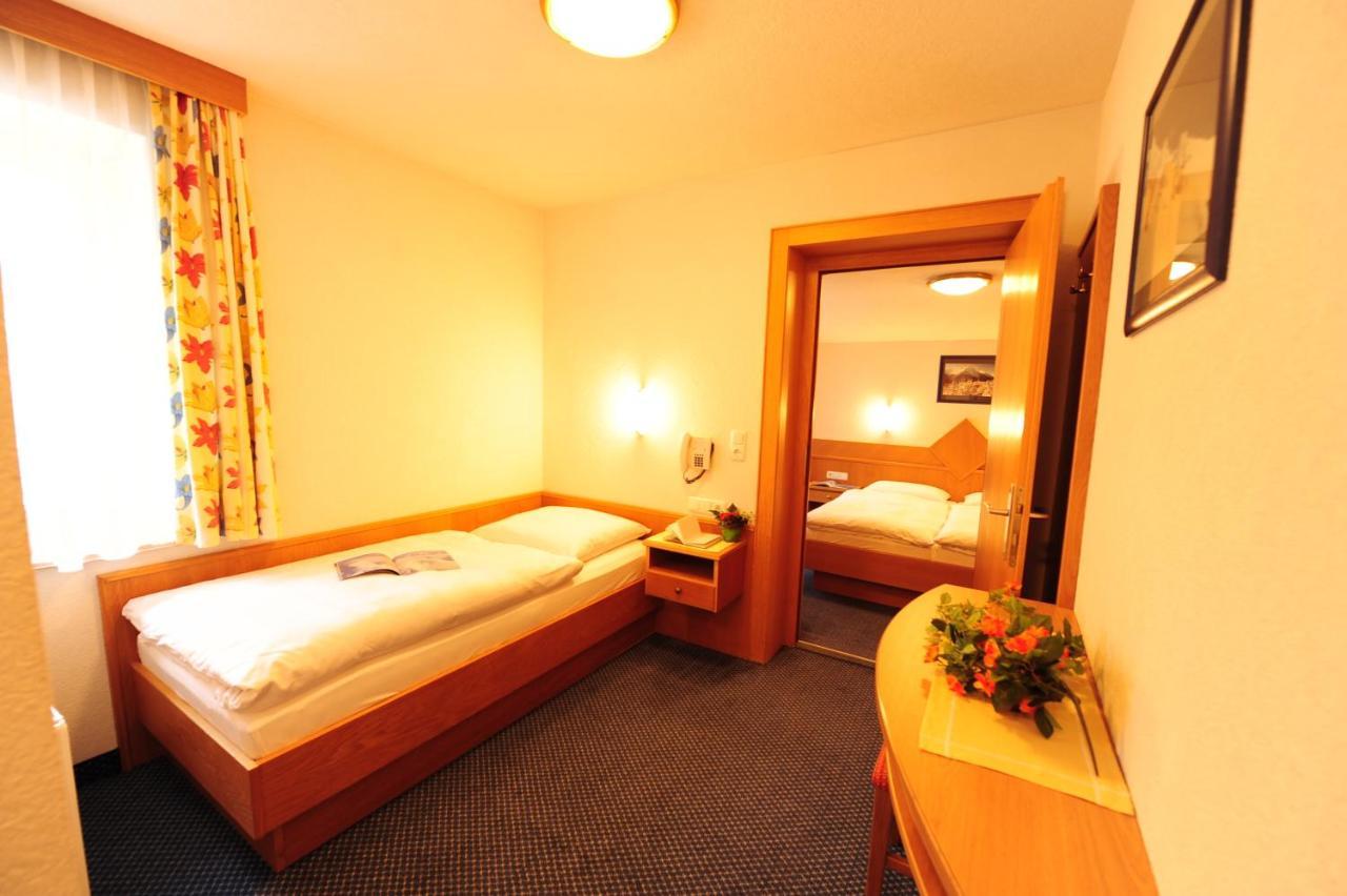 Haus Enzian Bed & Breakfast Sankt Anton am Arlberg Room photo