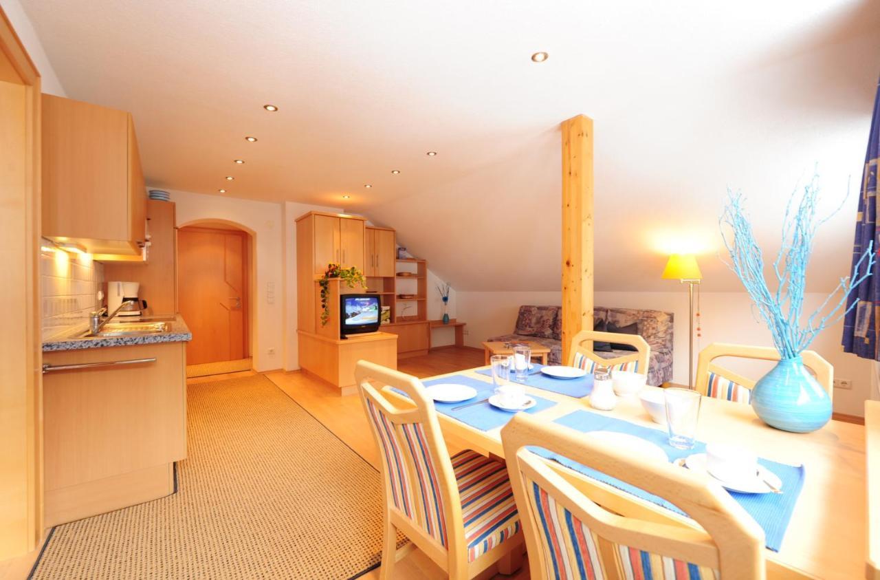 Haus Enzian Bed & Breakfast Sankt Anton am Arlberg Room photo