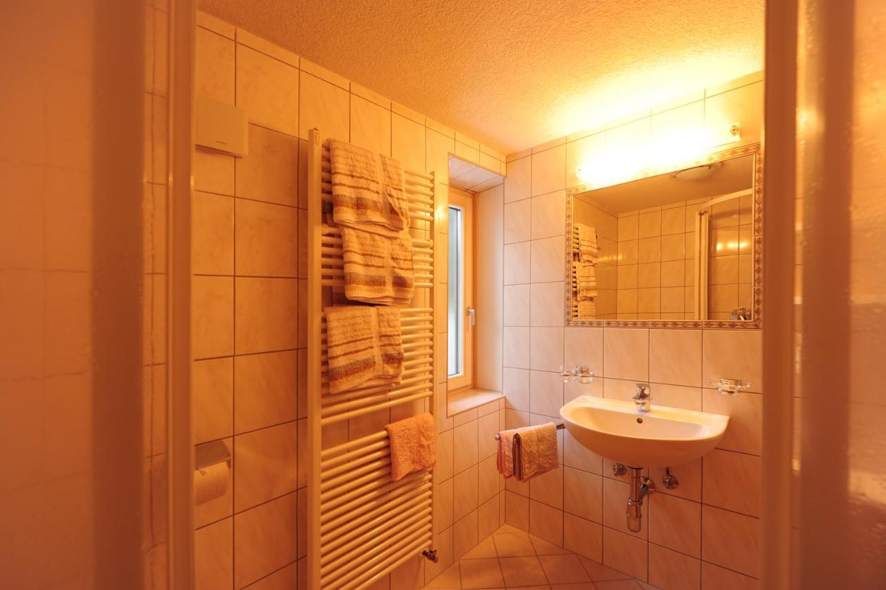 Haus Enzian Bed & Breakfast Sankt Anton am Arlberg Room photo