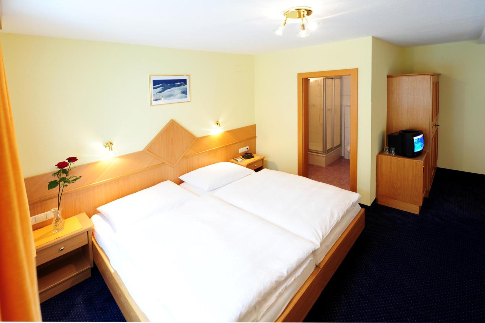 Haus Enzian Bed & Breakfast Sankt Anton am Arlberg Exterior photo