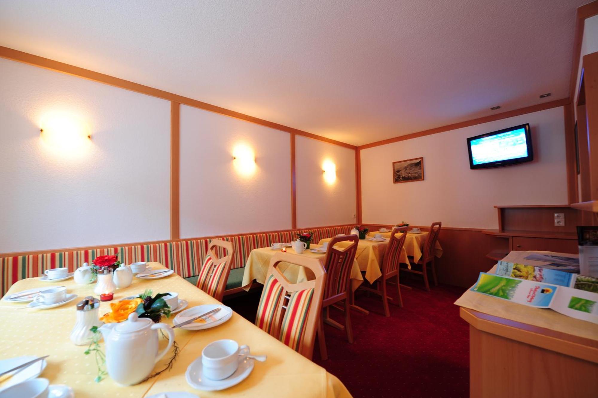 Haus Enzian Bed & Breakfast Sankt Anton am Arlberg Exterior photo