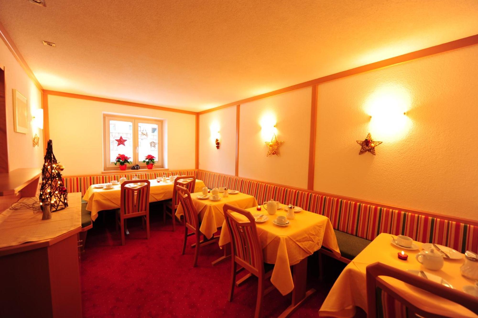 Haus Enzian Bed & Breakfast Sankt Anton am Arlberg Exterior photo