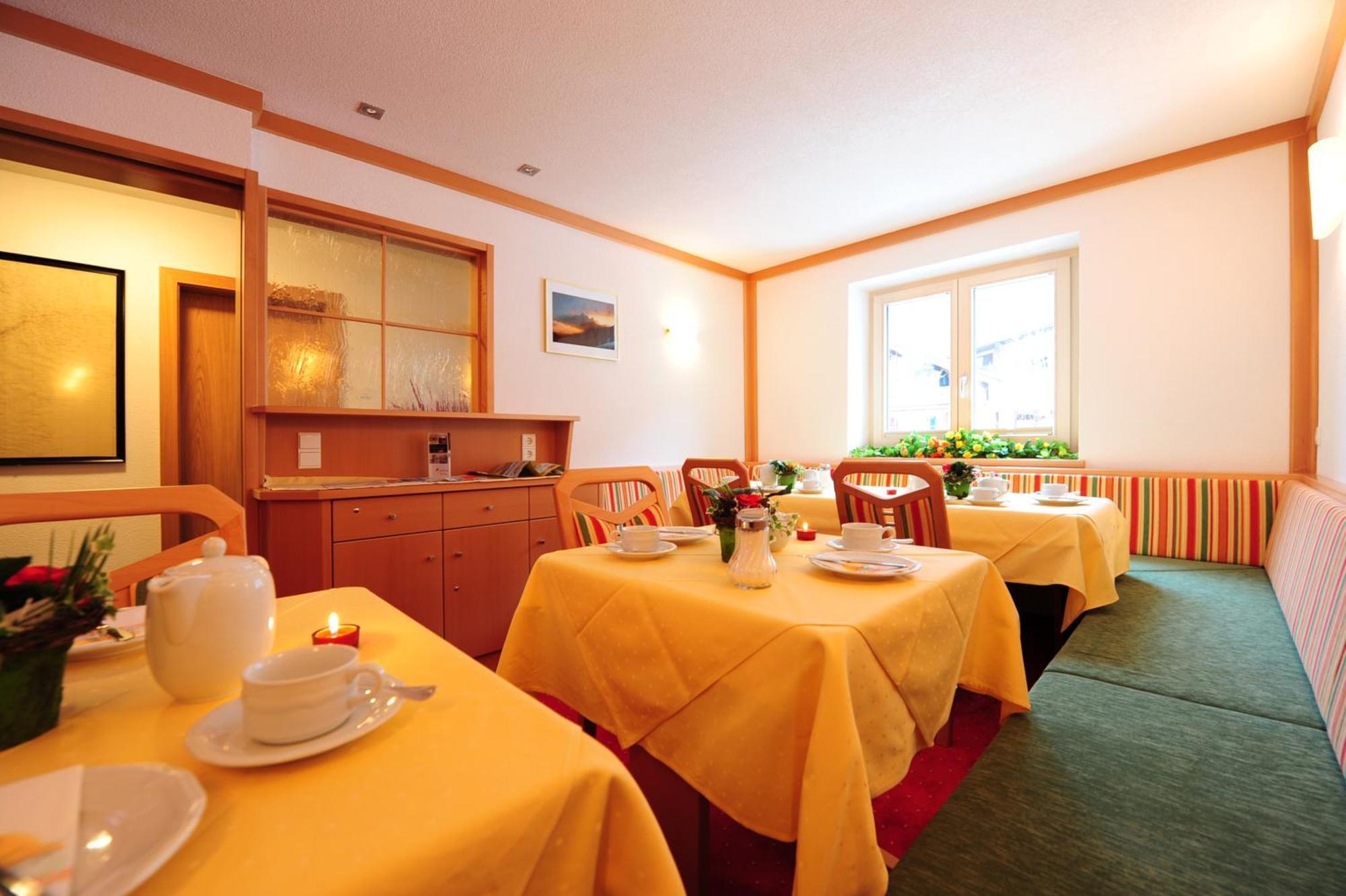 Haus Enzian Bed & Breakfast Sankt Anton am Arlberg Exterior photo